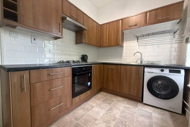124C, Reading Road South, Fleet photo 2
