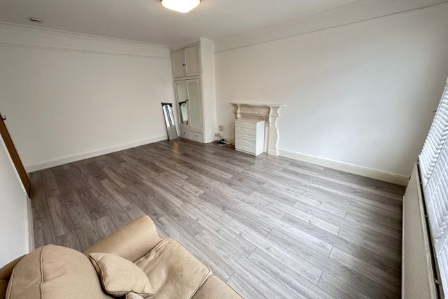 5, St Marys Avenue, London photo 2