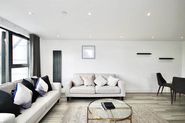 9 Kelsey Apartments, Bridge Street, Leatherhead photo 4