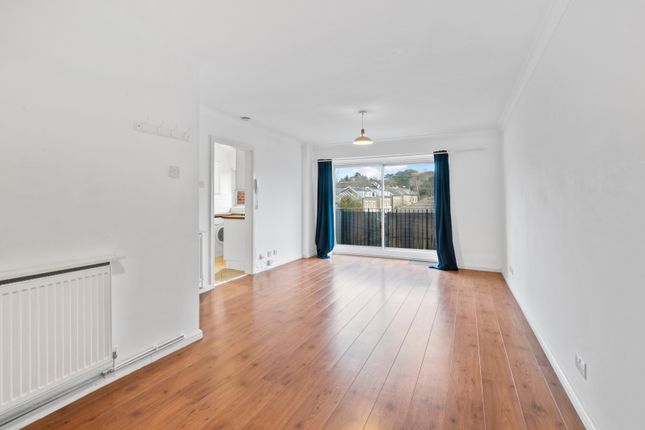 Studio flat on Stretford Court, London, £1,550/mo