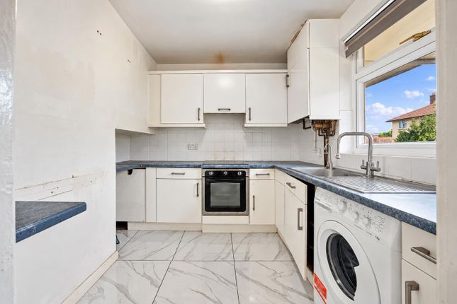 83, Heather Lane, West Drayton photo 4