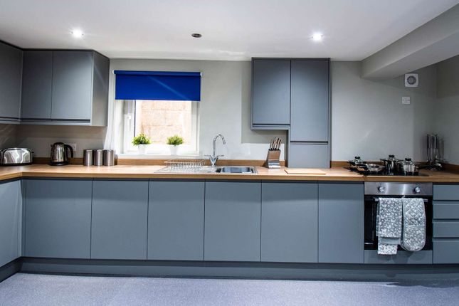 29, Westbury Mount, Leeds photo 3