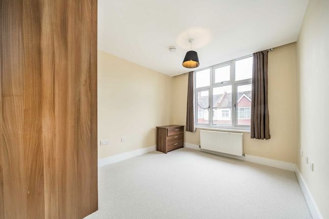 Flat B, 22, Glencairn Road, London photo 3