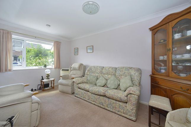 47, Hartsgrove, Godalming photo 2
