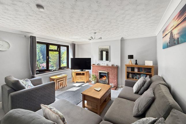 8, Orchard Close, Colchester photo 3