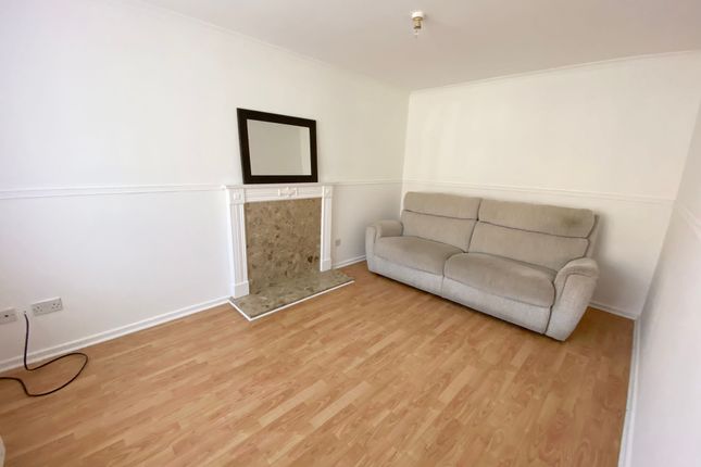 32, Bilston photo 3