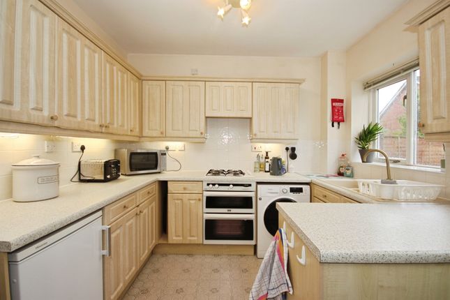15, Mollington Grove, WARWICK photo 2