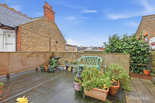 325a, London Road, Westcliff-on-sea photo 2