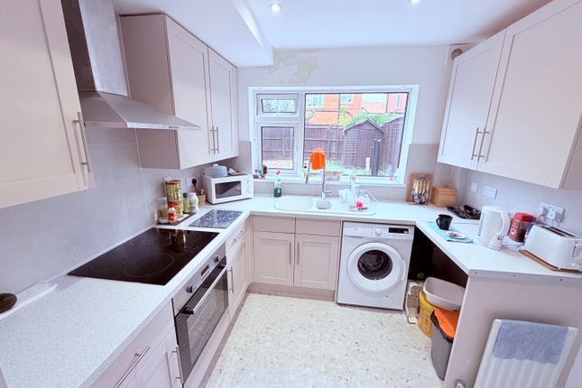 27, Uplands Road, LEICESTER photo 5