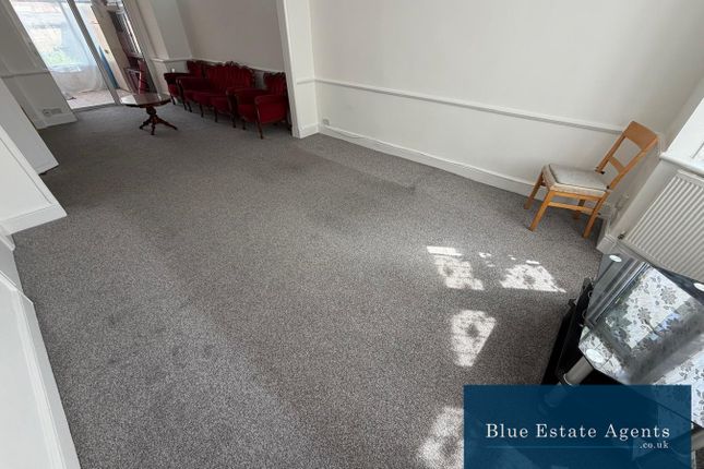 19, Berwyn Avenue, Hounslow photo 2