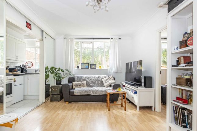 Flat 214, Harwood Court, Upper Richmond Road, London photo 2