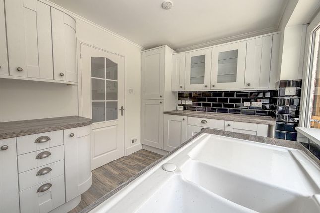 48, Laburnum Avenue, Mildenhall photo 4