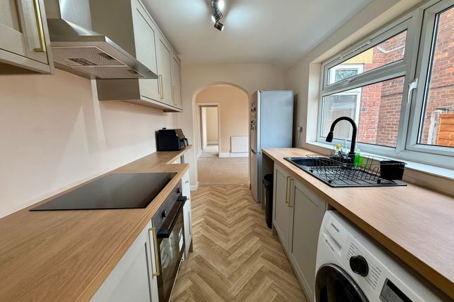 98, Hartshorne Road, Swadlincote photo 4