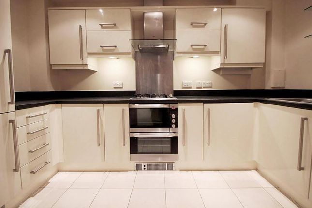Flat 13, Wellingtonia Place, Reigate photo 4