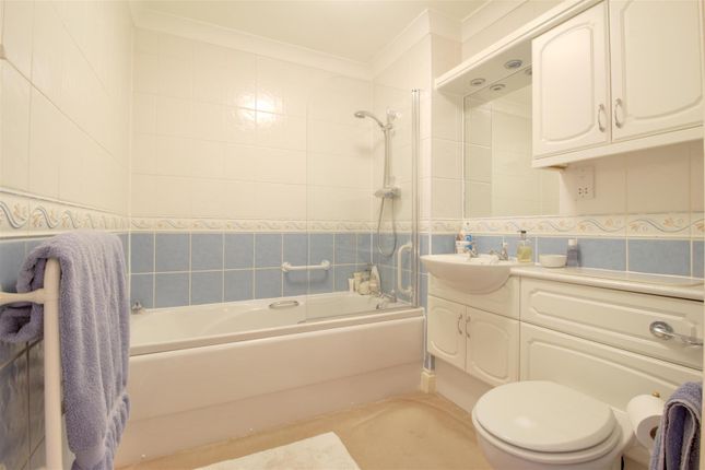 Flat for sale in High Street, Berkhamsted