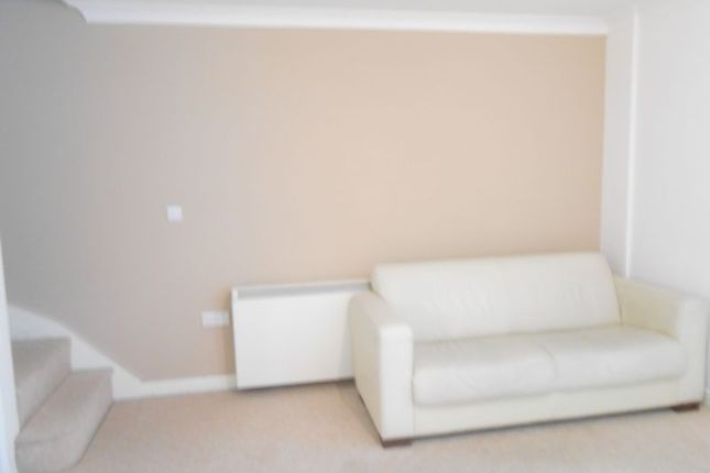 26, Huntington Place, Slough photo 4