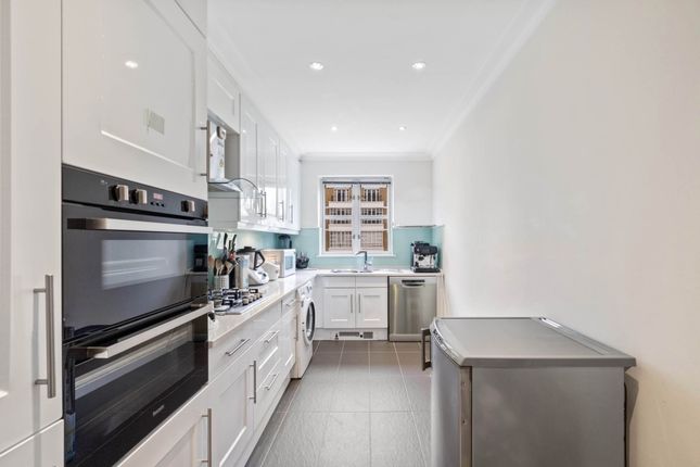 11 Rowan Lodge, Chantry Square, London photo 2