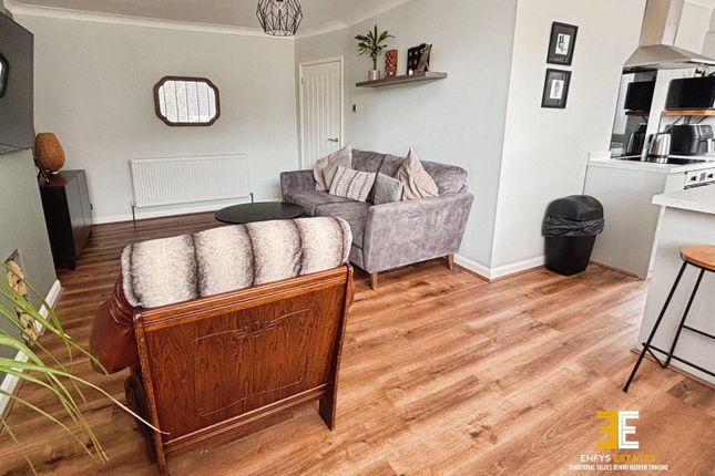 40, Pendyffryn, Llandudno Junction photo 4