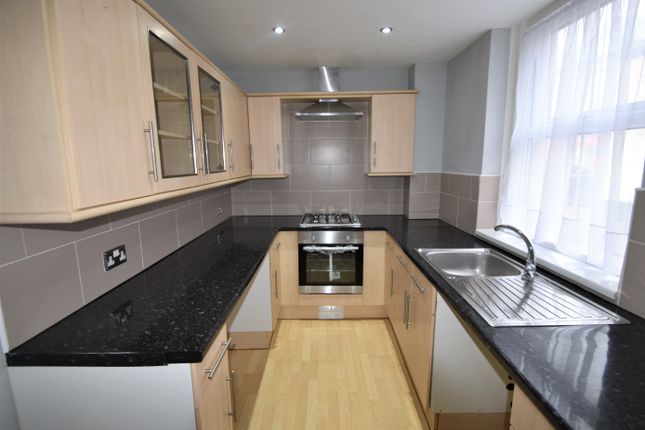 Flat to rent in Kingston Road, Portsmouth