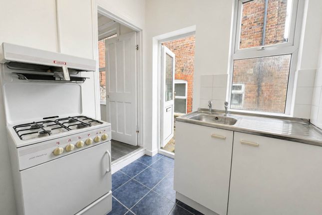 Flat 3, High Town Road, Luton photo 5