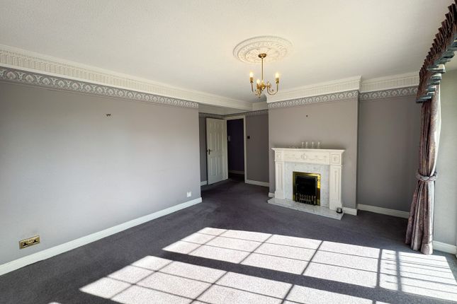 10, Sandringham Court, Huddersfield photo 5