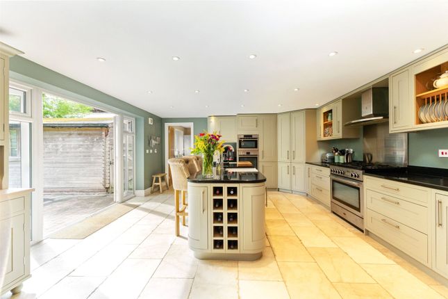 47, Spring Close, Sherborne St John photo 4