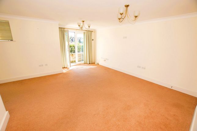 Flat for sale in 85 Seabrook Road, Hythe