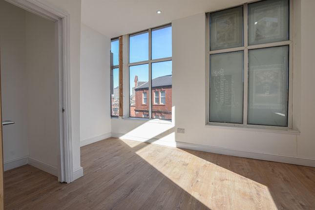 Flat to rent in Rochdale, Lancashire