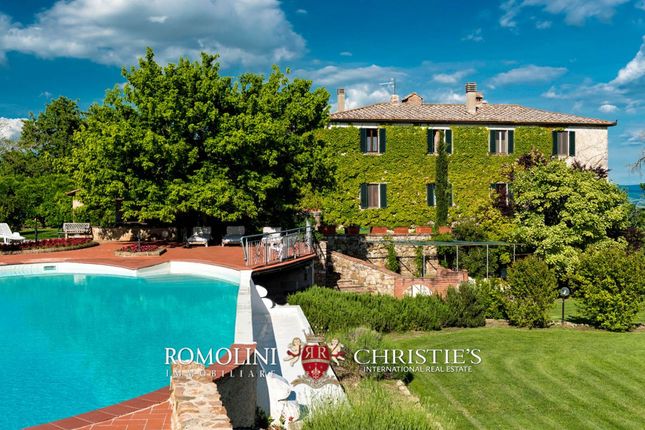 Villa for sale in Siena, Tuscany, Italy