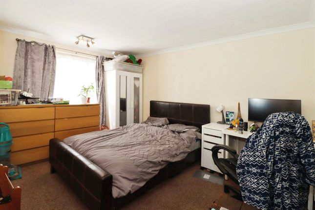 Flat for sale in Pinewood, Kingswood, Bristol