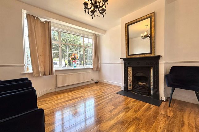 10, Orchard Close, Uxbridge photo 2