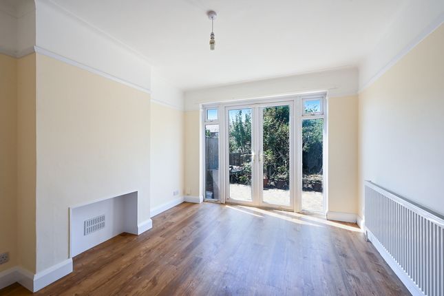 2, Queen Mary Avenue, London photo 4