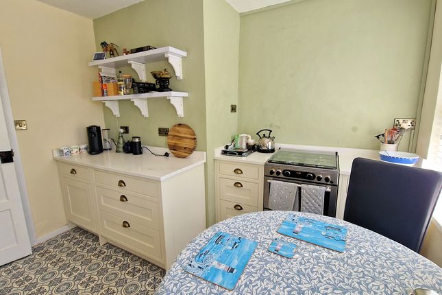 44, WOODLAND AVENUE, PORTHCAWL photo 5