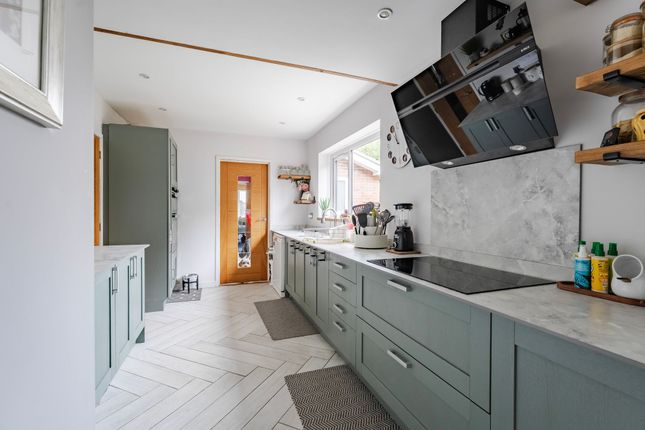 4 Churchill Close, Thetford photo 2