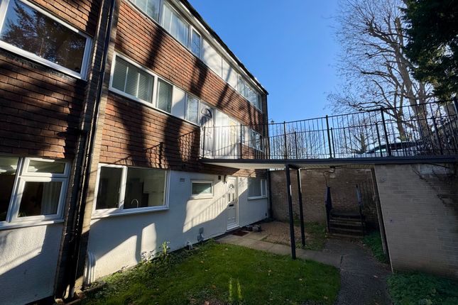 7 Hillside Court - Front