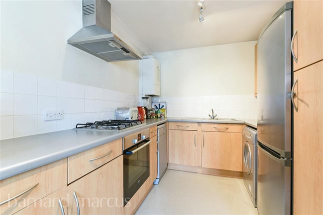 Flat to rent in St. Andrews Road, Croydon
