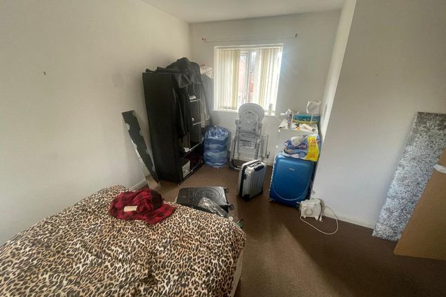 12, Great Lake Close, Manchester photo 4