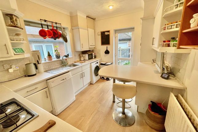 66, Elmfield Road, Potters Bar photo 2