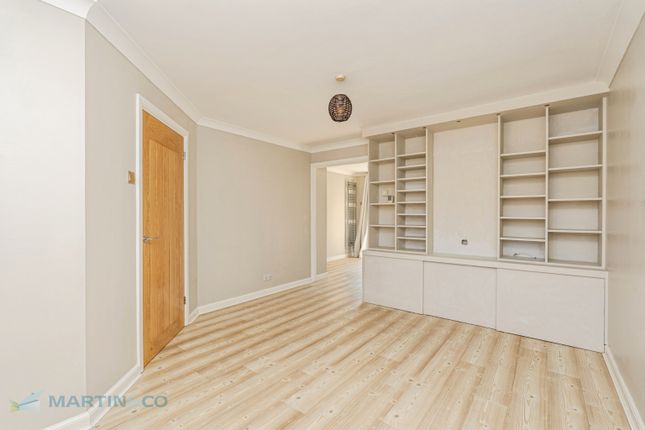 6, Candlerush Close, Woking photo 2
