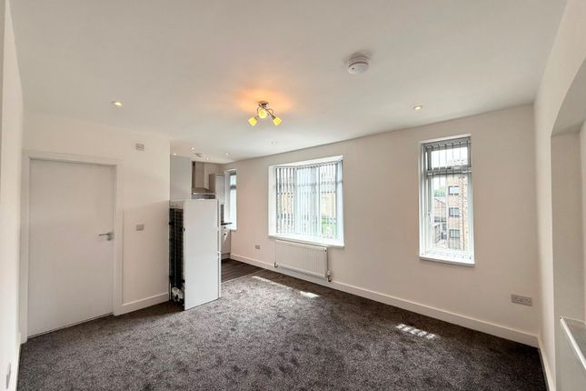 Flat 2, 59A, Chapeltown, West Yorkshire photo 3