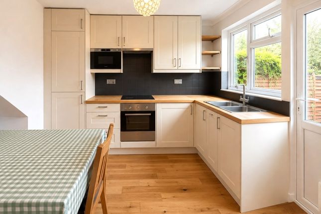 34, Aspen Close, Ealing photo 3