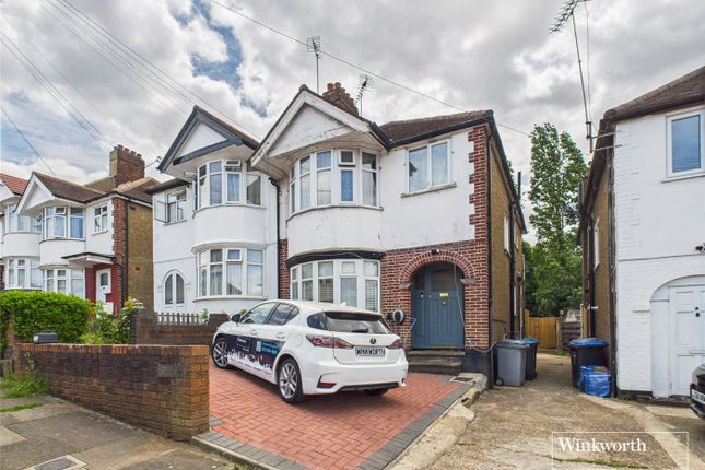 1-bed flat on 32, Doreen Avenue, London, £325,000