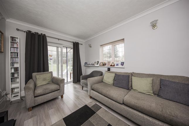 27, Rectory Lane South, Leybourne photo 3