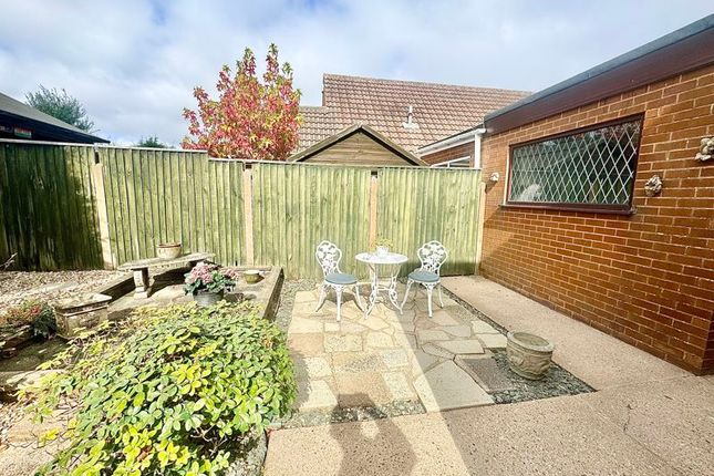 8, Carmen Crescent, Holton-Le-Clay photo 3