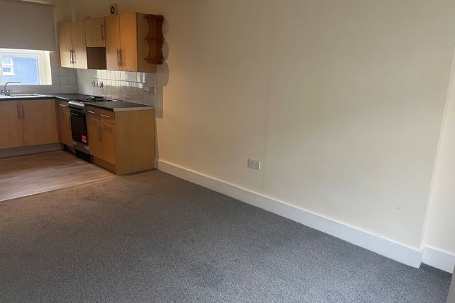 Flat 2 14 De Burgh Street, Dover photo 3