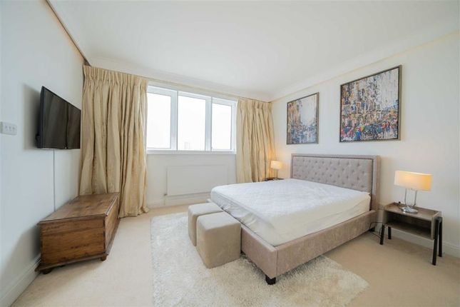 Flat to rent in Chelsea Crescent, Chelsea Harbour, London