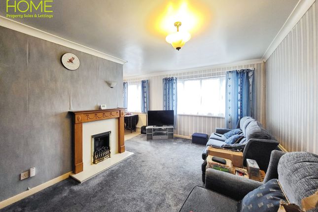 13 Pinewood Close, Leicester photo 3