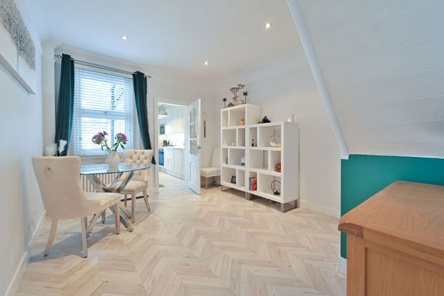 May Cottage, Villiers Road., Bushey photo 4