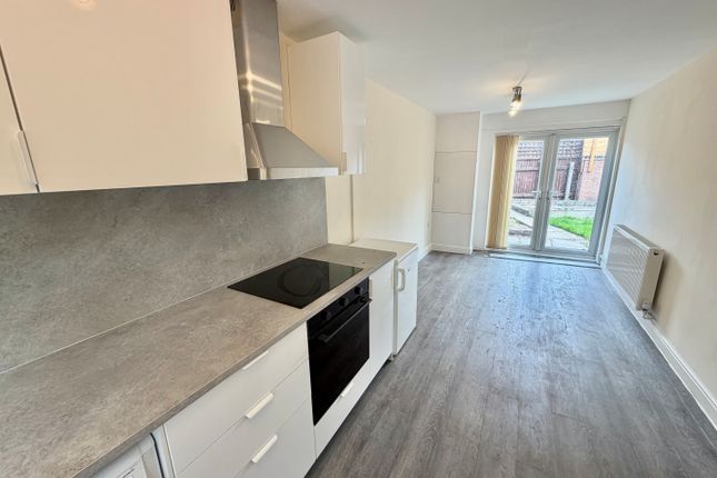 16, Manifold Gardens, NOTTINGHAM photo 2