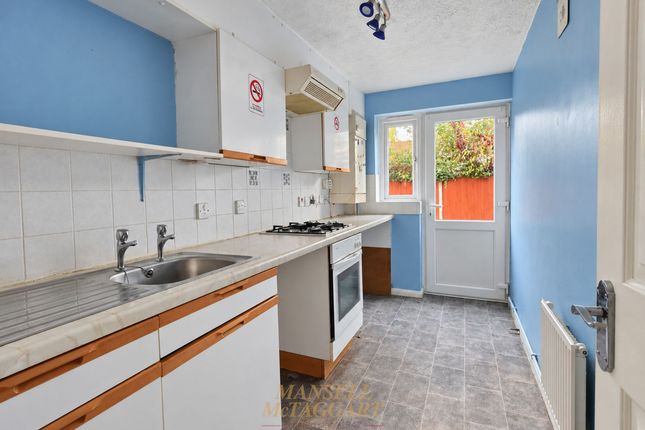 11 Goddard Close, Crawley photo 4